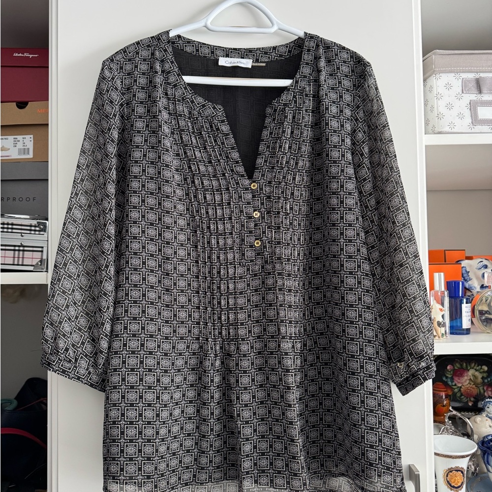 Black and White Patterned Women's Top